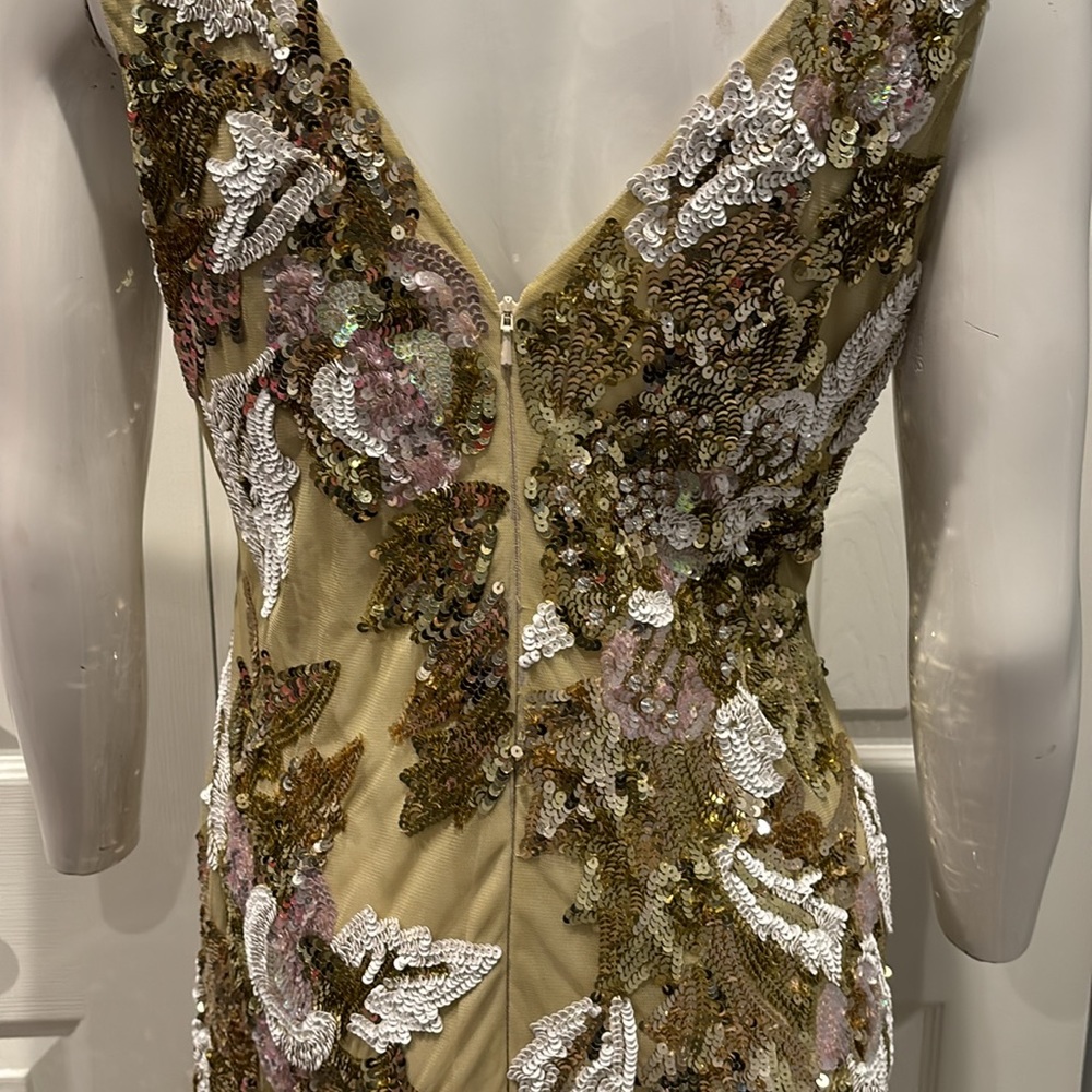 NWOT Mac Duggal floral embellished sequin v neck gown - Picture 13 of 16